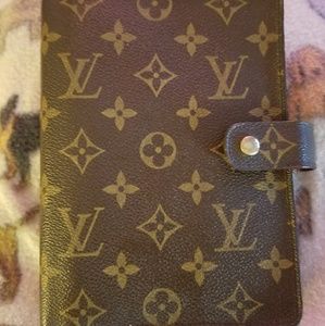 LOUIS VUITTON MEDIUM RING AGENDA COVER
